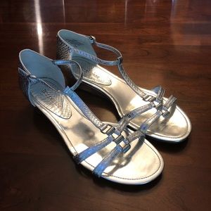 New Enzo Angiolini Silver Strappy Sandals 10